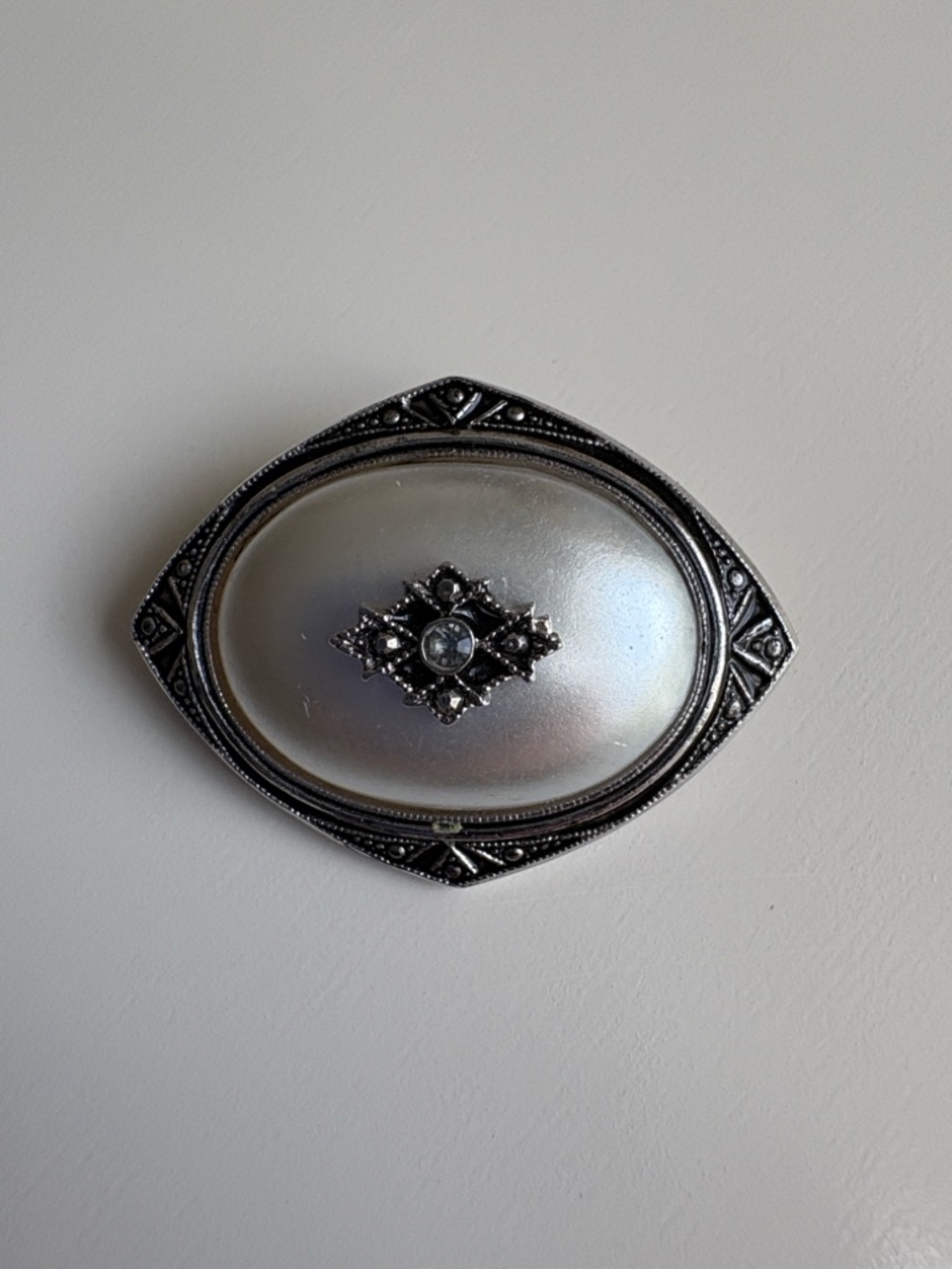 Set of 3 Vintage Avon Brooches - Picture 4 of 11